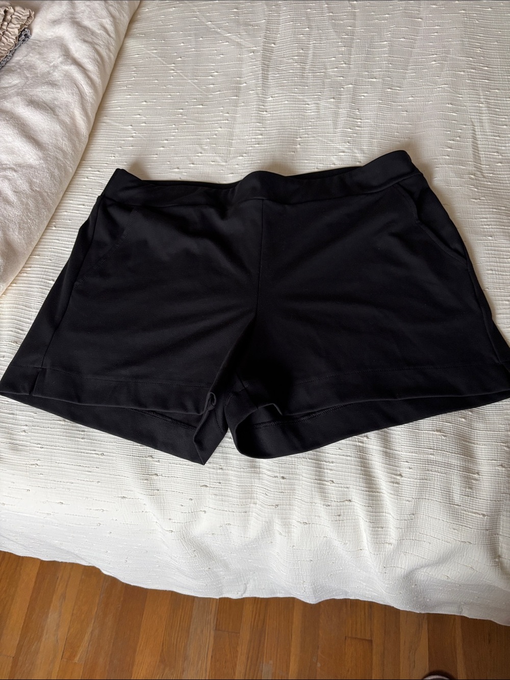 Rachel Zoe Black Pull On Shorts - Picture 2 of 4